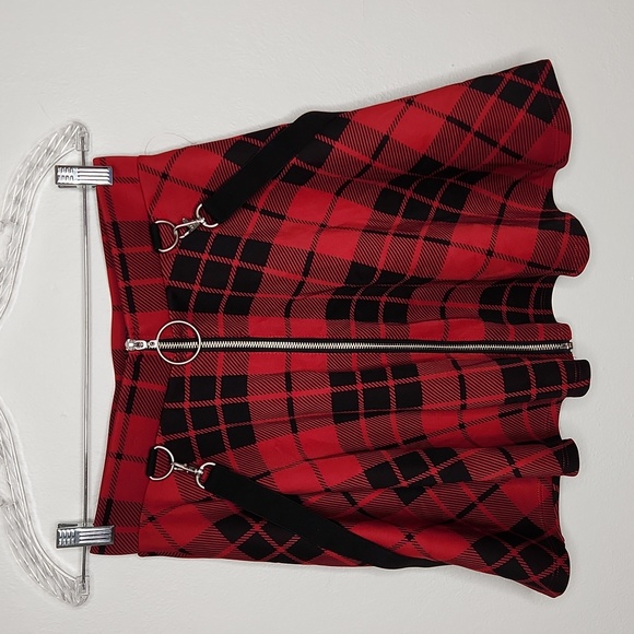Black & Red Plaid O-Ring Gothcore Skater Skirt - Picture 3 of 7